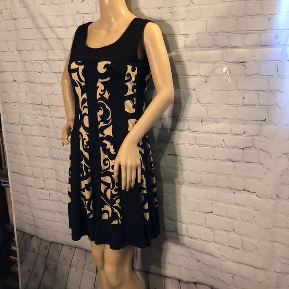 Enfocus Petite Geometric Print Fit & Flare… - Picture 4 of 10